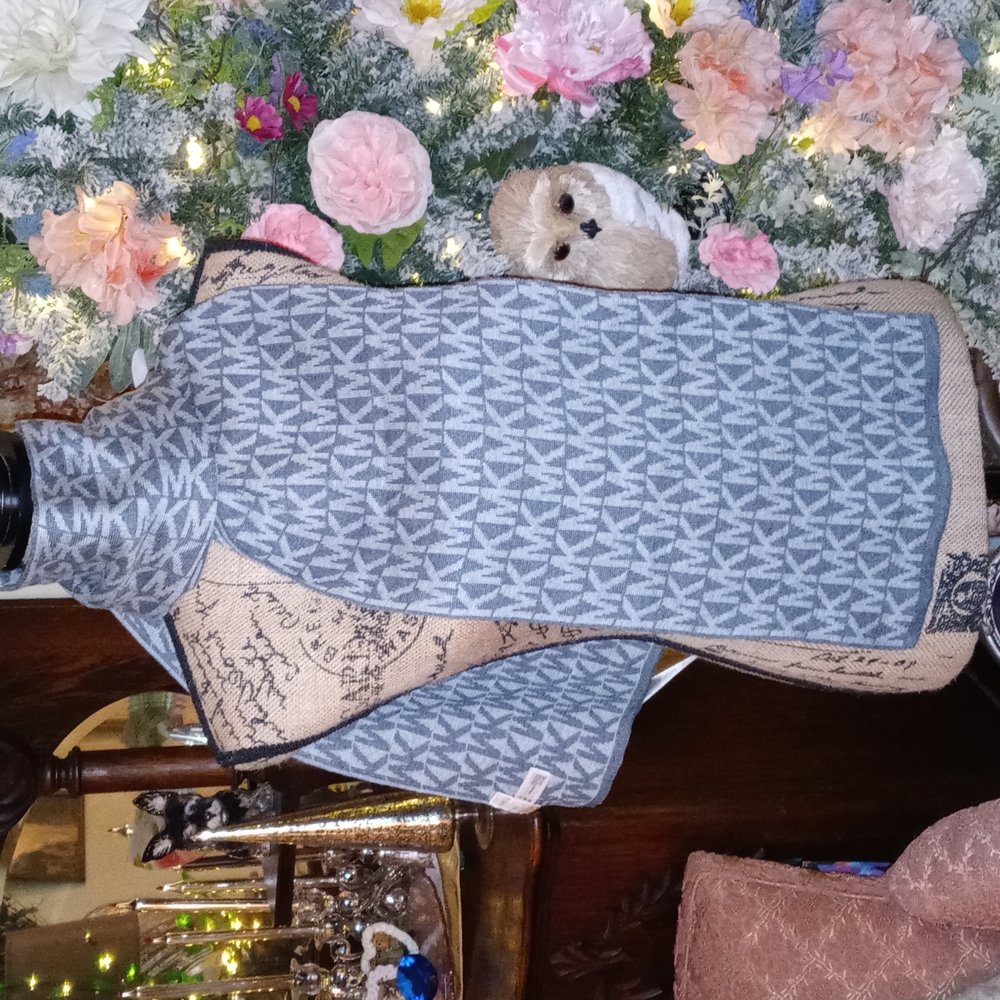 New-Michael Kors Scarf